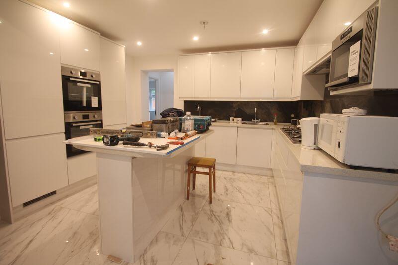 6 🛏️ 4 🛁 | Heather Lane, West Drayton, UB7