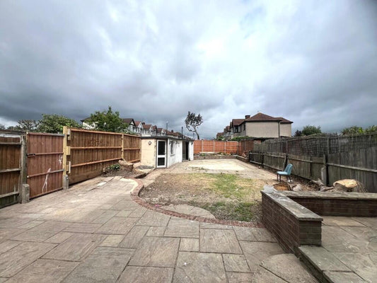 6 🛏️ 6 🛁 | Malvern Avenue, Harrow, Middlesex, HA2