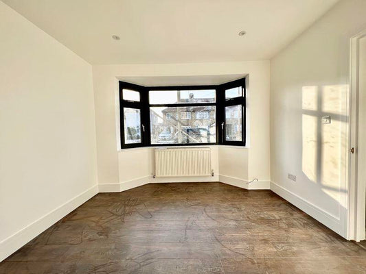 4 🛏️ 2 🛁 | Lynhurst Crescent, Hillingdon, UB10