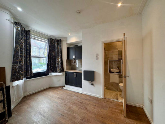 6 🛏️ 5 🛁 | Hawthorne Road, London