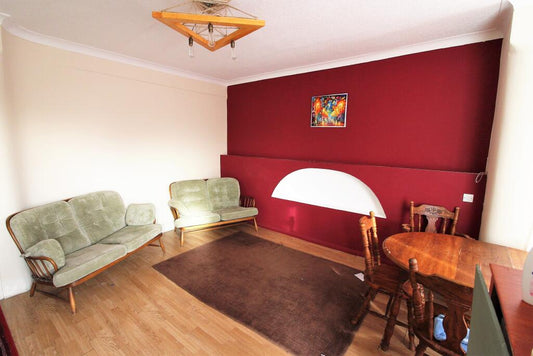 4 🛏️ 1 🛁 | Grove Road, South Woodford, Redbridge, London