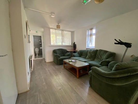 7 🛏️ 3 🛁 | Ferraro Close, Hounslow, TW5 0UL
