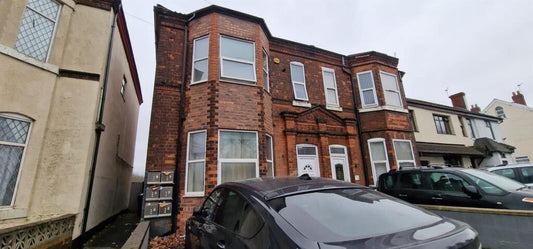 6 🛏️ 6 🛁 | 131 Darlaston Road, Walsall