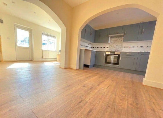 3 🛏️ 2 🛁 | Tudor Road, Hayes, UB3