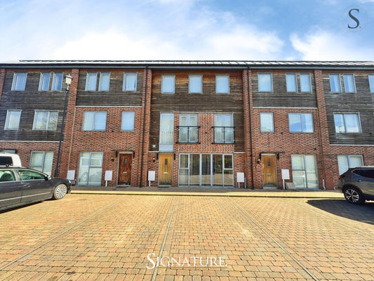 5 🛏️ 4 🛁 | Sangha Close, Leicester