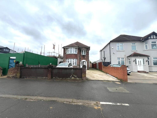 8 🛏️ 9 🛁 | Uxbridge Road, Hayes, Middlesex, UB4