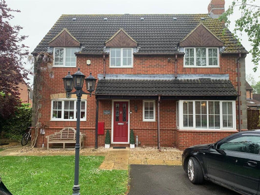 6 🛏️ 2 🛁 | Waterdale Close, Hardwicke, GL2