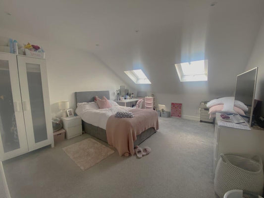7 🛏️ 2 🛁 | Telephone Road, Southsea, Portsmouth, PO4
