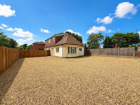 6 🛏️ 5 🛁 | Oxney Road, Peterborough, PE1