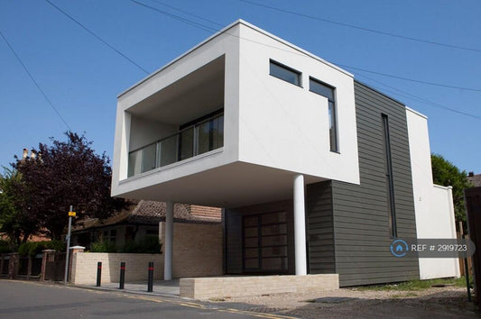 2 🛏️ 1 🛁 | Avon Buildings, Christchurch, BH23