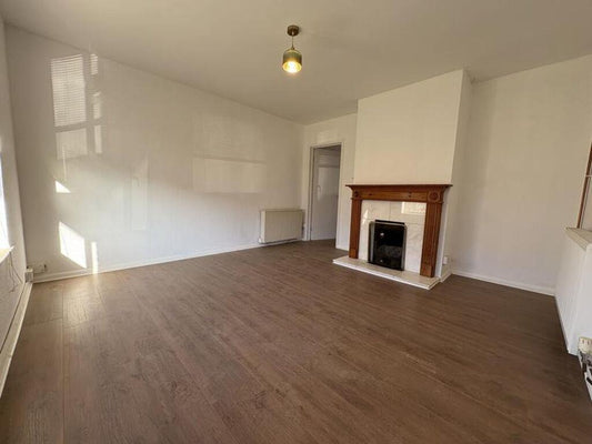 3 🛏️ 1 🛁 | Blumfield Crescent, Slough, SL1