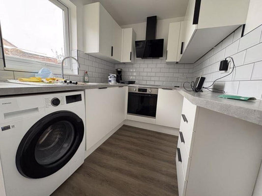 5 🛏️ 2 🛁 | Royal Lane, Yiewsley, UB7