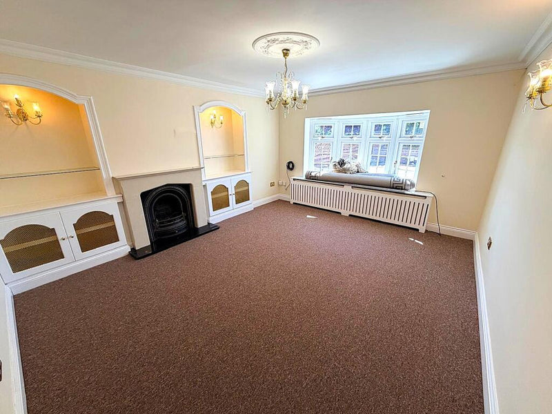 6 🛏️ 3 🛁 | Priory Road, Romford, Havering