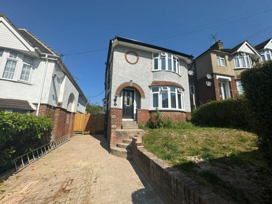 6 🛏️ 3 🛁 | Hillview Road, High Wycombe
