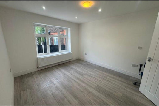 6 🛏️ 6 🛁 | Maple Close, Hayes