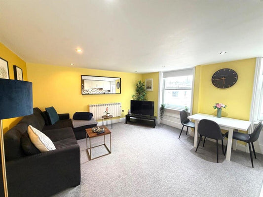 1 🛏️ 1 🛁 | Batholomews. East Street, Brighton