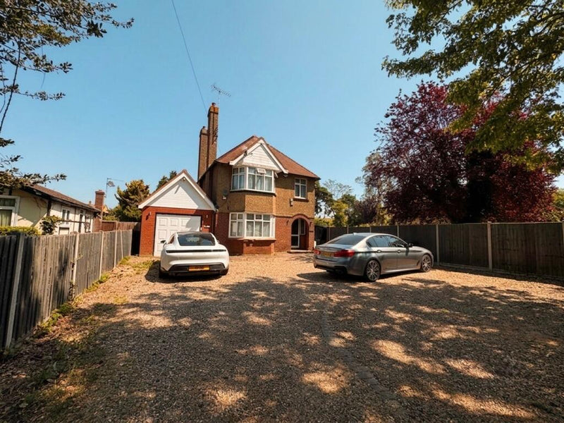 7 🛏️ 3 🛁 | Old Bath Road, Colnbrook, SL3