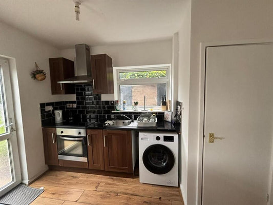 2 🛏️ 1 🛁 | Valley Road, Cradley Heath