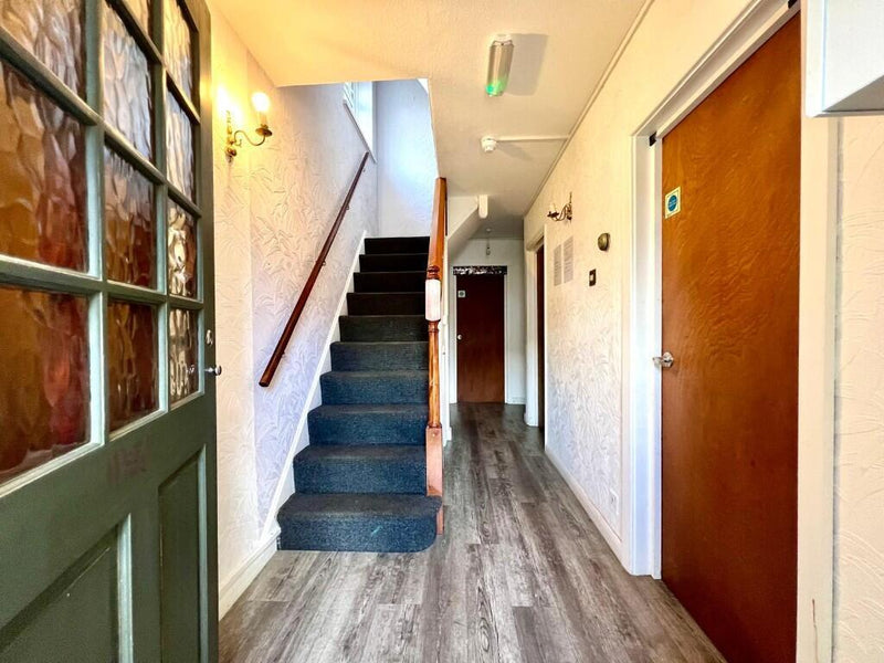 6 🛏️ 3 🛁 | Lynegrove Avenue, Ashford, Surrey, TW15