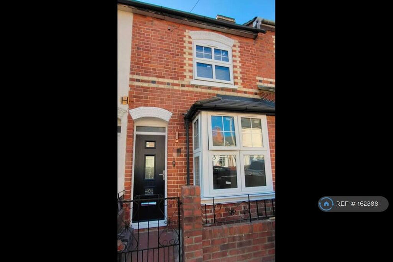 3 🛏️ 2 🛁 | Clarendon Road, Reading, RG6