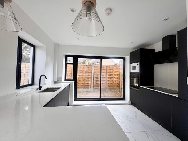 3 🛏️ 2 🛁 | Firs Lane, London, N21
