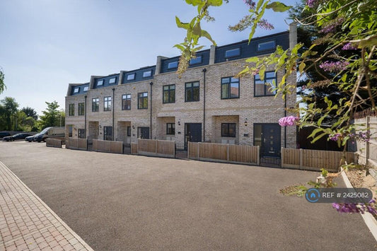 4 🛏️ 3 🛁 | Veer Drive, Harrow, HA1