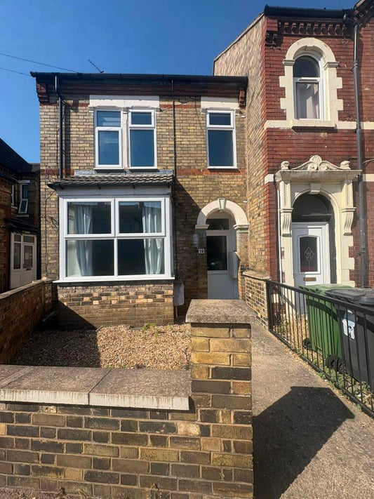 4 🛏️ 4 🛁 | Oundle Road, Peterborough, PE2