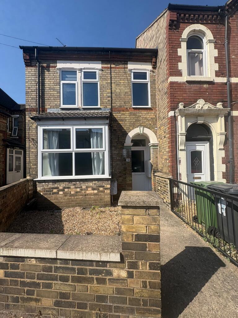 4 🛏️ 4 🛁 | Oundle Road, Peterborough, PE2