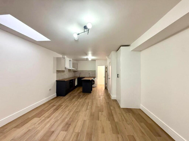 6 🛏️ 6 🛁 | Otterfield Road, UB7