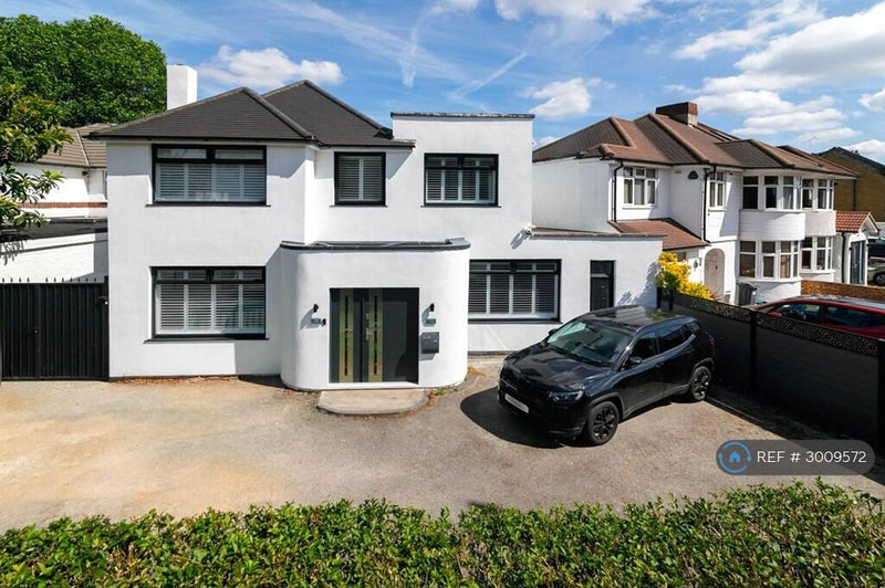 6 🛏️ 3 🛁 | Hounslow Road, Feltham, TW14