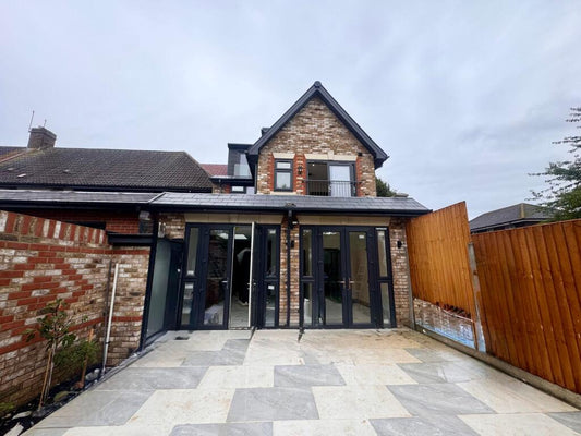 8 🛏️ 9 🛁 | Longridge Lane, Southall, UB1