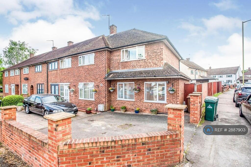 5 🛏️ 2 🛁 | Gleneagles Close, Watford, WD19