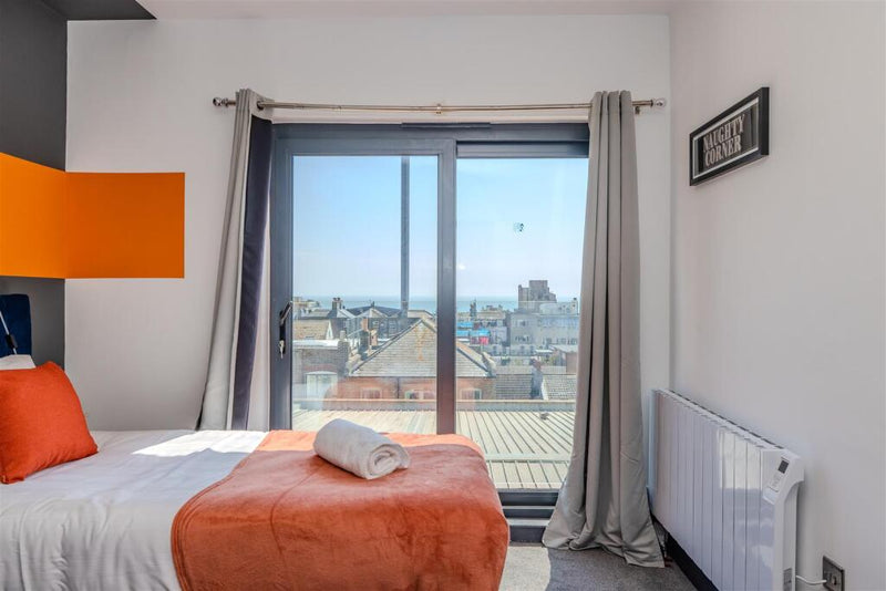3 🛏️ 2 🛁 | 78a Western Road, Brighton